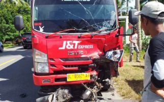 Pasutri Tewas Ditabrak Truk, Terseret Beberapa Meter di Aspal, Kondisi Mengenaskan - JPNN.com