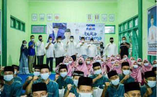 EBY dan DPC PD Dapil VII Jatim Gelar Buka Puasa Bersama dan Salurkan Bantuan - JPNN.com