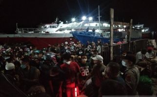 Jelang Larangan Mudik, Penumpang Kapal Malam Kendari-Raha Membeludak, Lihat - JPNN.com