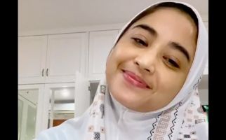 Unggah Video Mengaji, Dewi Perssik Malah Banjir Kritikan - JPNN.com