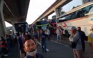 Penjelasan Polisi soal Penutupan Gerbang Tol Cikarang Barat yang Diprotes Pekerja, Oalah - JPNN.com