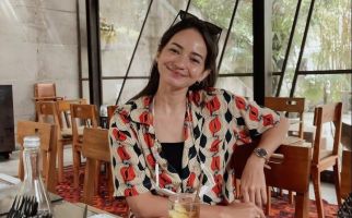 Enzy Storia & Andhika Pratama Ikut Gaungkan Gerakan Pembagian 10 Juta Bendera Merah Putih - JPNN.com