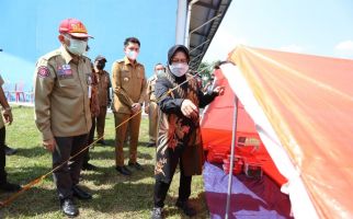 Tinjau Gudang Logistik, Mensos Risma Pastikan Kesiapan Permakanan dan Peralatan Kebencanaan - JPNN.com