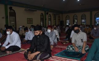 Tetap Jalankan Prokes, Keluarga Besar Seskoal Gelar Salat Id 1442 H di Masjid Nurul Iman - JPNN.com