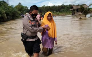 Ribuan Jiwa di Lima Desa Terdampak Banjir Besar di Satui Kalsel - JPNN.com