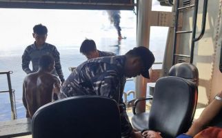 TNI AL Selamatkan 27 ABK KM Sinar Mas yang Alami Kebakaran - JPNN.com