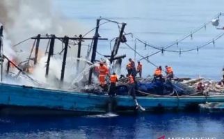 KM Sinar Mas Terbakar, TNI AL Selamatkan 27 ABK - JPNN.com