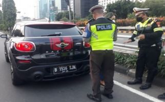 Viral Pengemudi Mini Cooper Ikut Rombongan Ma'ruf Amin, Ternyata Ini Alasannya - JPNN.com