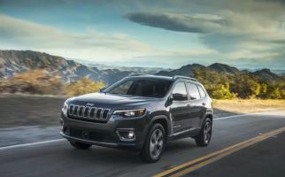 Bermasalah di Selang Pendingin Oli, Jeep Cherokee 2021 Ditarik dari Peredaran - JPNN.com