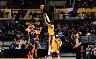 Three Point LeBron James di Menit Terakhir Bawa Lakers ke NBA Playoffs - JPNN.com