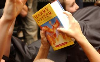 Peringatan 20 Tahun Film Harry Potter, Penggemar Diajak Bermain Kuis - JPNN.com