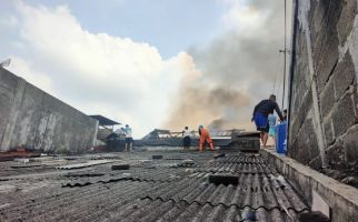 Puntung Rokok Diduga Jadi Penyebab Kebakaran Rumah di Jatinegara - JPNN.com