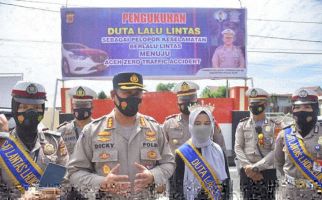 Wajah Cantik Gadis Aceh Ini Menghiasi Bak Truk dan Angkot, Kini Diangkat Jadi Duta Lalu Lintas - JPNN.com