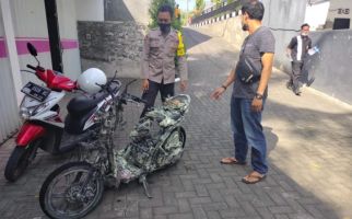 Bikin Kaget, Motor Ini Mendadak Terbakar saat Pengendara Mengisi Bensin di SPBU - JPNN.com