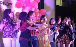 Dapat Kejutan Ulang Tahun, Ucie Sucita: Enggak Menyangka - JPNN.com