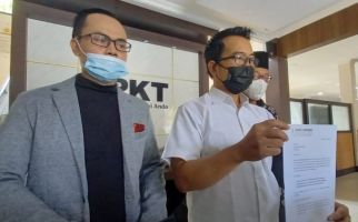 Pria ini Mengadu ke Jokowi, Minta Gubernur Khofifah dan Emil Dardak Dipecat - JPNN.com