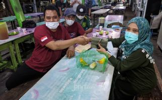 Bikin Geleng-geleng, Pria Asal Lamongan Tukar Mobil Ratusan Juta dengan Sepasang Love Bird - JPNN.com