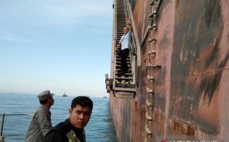 Kapal Tanker Asing Berbendara Iran dan Panama Tinggalkan Perairan Indonesia, Bebas - JPNN.com