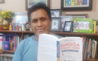 Bangga Menjadi Guru SMA 8 Jakarta: Memoar Wartawan dan Pendidik Bernama Suradi - JPNN.com