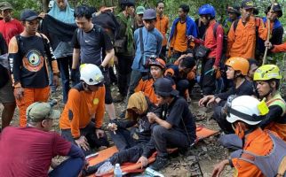 4 Hari Hilang, Pendaki Ditemukan Selamat Sedang Bersandar di Pohon, Mukjizat - JPNN.com