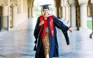 Selamat, Maudy Ayunda Lulus dari Stanford University - JPNN.com