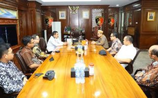 Bertemu Komjen Agus, Ustaz Adi Hidayat Curhat Sering Difitnah di Media Sosial - JPNN.com
