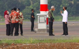Ganjar dengan Bangga Memperkenalkan Bandara Jenderal Soedirman Purbalingga pada Pak Jokowi - JPNN.com