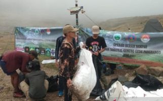 Keterlaluan! Lihat Nih yang Didapat dari Jalur Pendakian Gunung Gede-Pangrango - JPNN.com