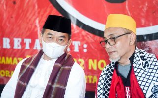 Selamat, Ustaz Jazuli Jadi Anggota Kehormatan Perguruan Silat Red Beksi - JPNN.com