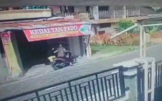 Aksi Heroik Wanita Gagalkan Penjambretan, Terekam CCTV, Begini Ceritanya - JPNN.com
