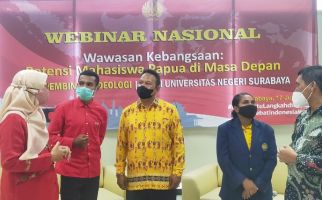 Merlin Kalawen, Mahasiswa Papua yang Betah Kuliah di Surabaya dan Dapat Ibu Angkat - JPNN.com