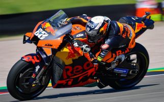 Oliveira Kuasai FP2 MotoGP Jerman, Marquez Melorot, Rossi Posisi ke-21 - JPNN.com