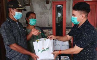 Peduli Kesehatan Masyarakat, Apical Bagikan Sembako - JPNN.com