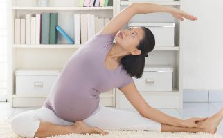 4 Kiat Melakukan Yoga Sebelum Tidur Untuk Ibu Hamil - JPNN.com
