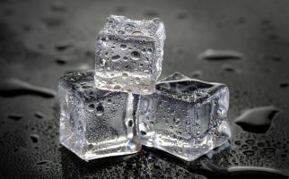 Benarkah Es Batu Bisa Menyembuhkan Asam Urat? - JPNN.com