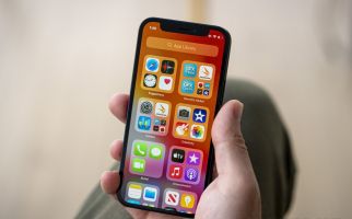 Kurang Laku, iPhone 12 Mini Bakal Disetop Produksinya? - JPNN.com