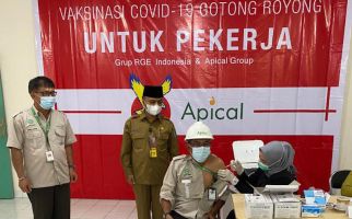 Apical Gelar Vaksinasi Gotong Royong Perdana di Dumai   - JPNN.com