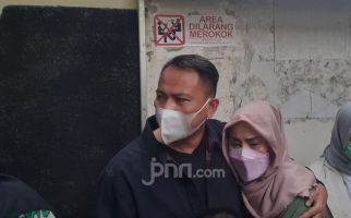 Vicky Prasetyo Dituntut 8 Bulan Penjara, Ibunda: Ini Kiamat Buat Mama - JPNN.com