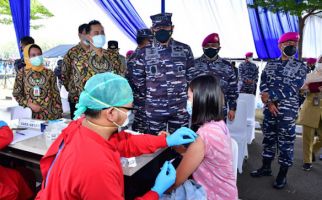 Ribuan Warga Marunda Terima Vaksinasi dari TNI AL - JPNN.com