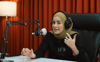 Jawaban Olla Ramlan Soal Kemungkinan Lepas Hijab - JPNN.com