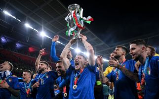 Juara EURO 2020, Segini Bonus yang Mengucur ke Kantong Pemain Italia - JPNN.com