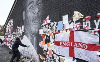 Sempat Jadi Sasaran Vandalisme, Mural Marcus Rashford Kini Berisi Pesan Dukungan - JPNN.com