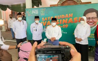 Tinjau Vaksinasi Massal dari PKB untuk Warga Bandung, Gus Muhaimin Bilang Begini - JPNN.com