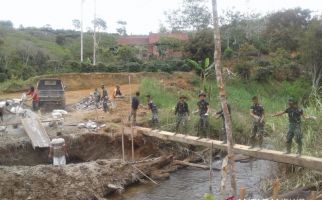 Keren! TNI Bangun Jalan Sepanjang 6,5 Kilometer di Aceh - JPNN.com