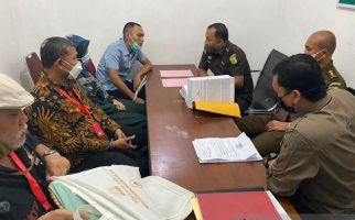 Polda Aceh Serahkan Tersangka dan Barang Bukti Perkara Investasi Ilegal ke JPU   - JPNN.com