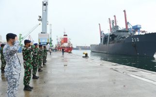 TNI AL Mengawal Pengiriman Bantuan Obat-obatan Covid-19 dari Singapura - JPNN.com