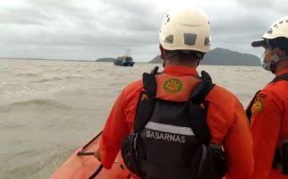 Cuaca Buruk, 14 Kapal Nelayan Tenggelam, 5 di Antaranya Sudah Ditemukan, 9 Masih Dicari - JPNN.com