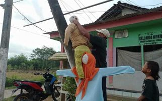 Menaruh Boneka Seram di Depan Rumah Dipercaya Bisa Menolak Covid-19 - JPNN.com