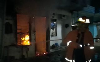 Sebuah Rumah dan Motor di dekat TPU Pondok Ranggon Ludes Terbakar - JPNN.com