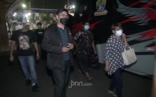 Lihat Nih, Polisi Jemput Pengelola Rumah Duka di Karawang demi Usut Kartel Kremasi - JPNN.com